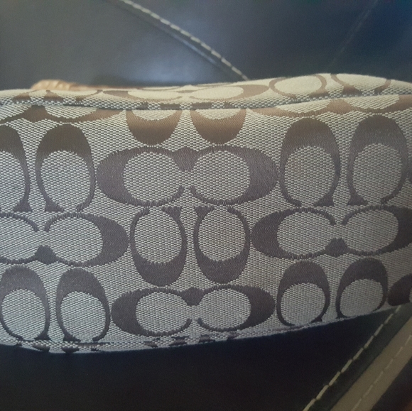 Coach signature shoulder bag - Picture 2 of 3